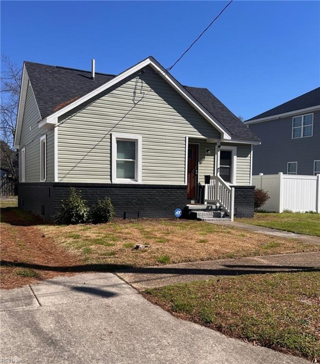 Photo of 1921 Nashville Avenue, Portsmouth, VA 23704 (MLS # 10624526)
