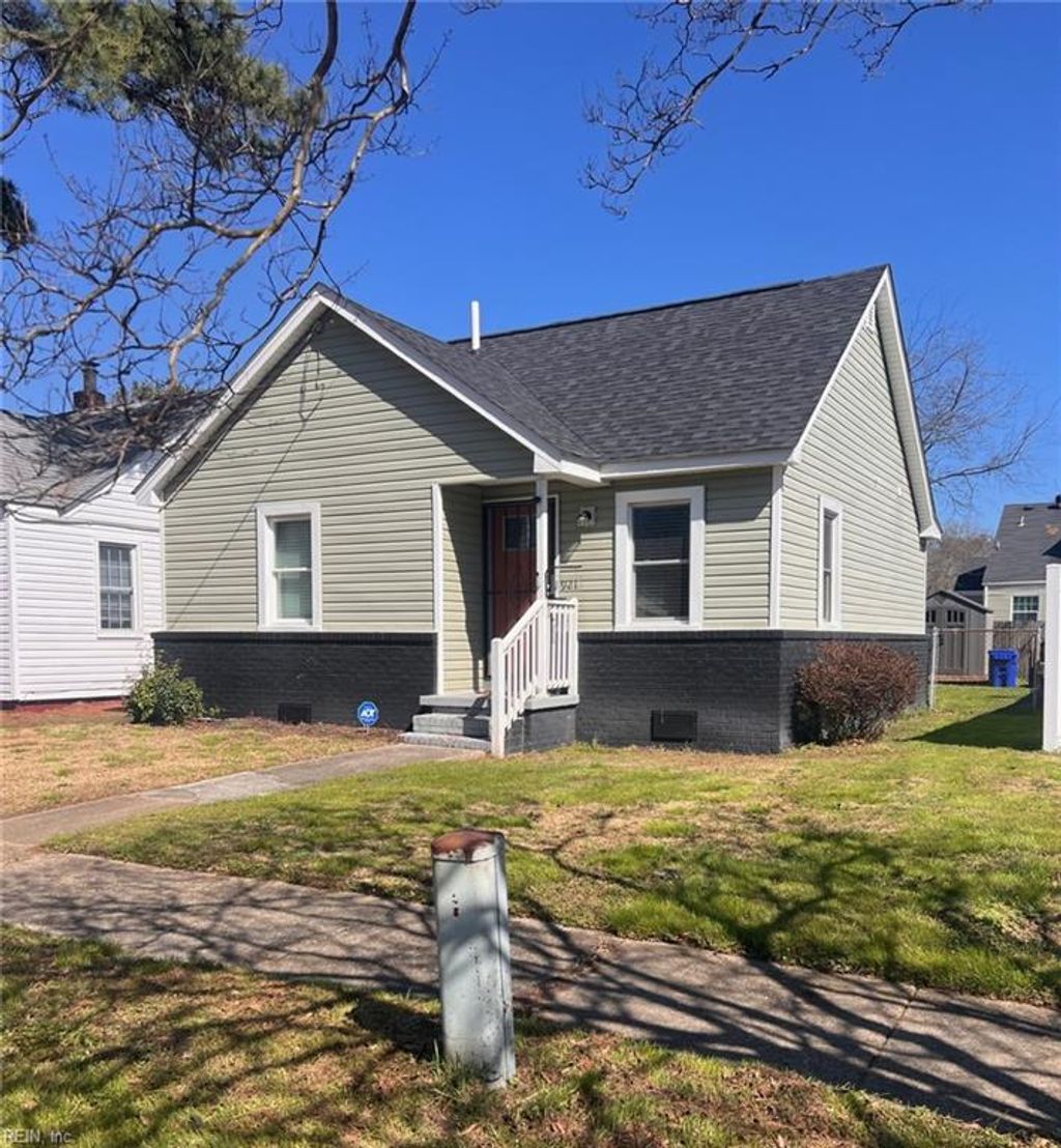 Photo of 1921 Nashville Avenue, Portsmouth, VA 23704 (MLS # 10624526)