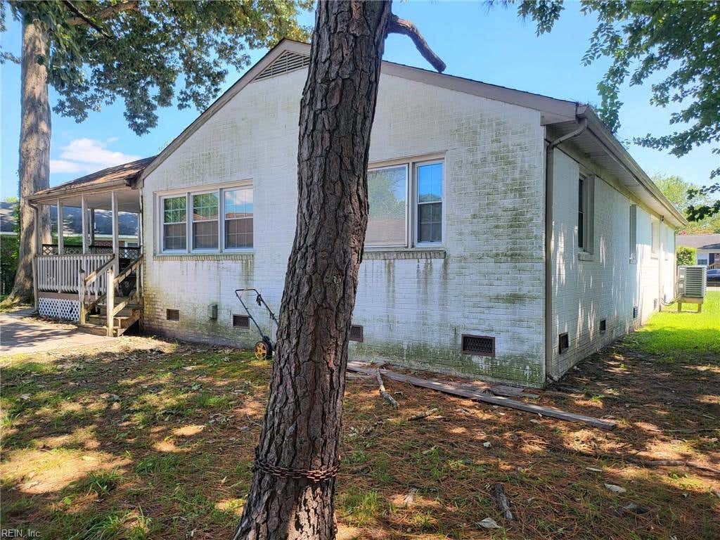 Photo of 1019 Lyndon Circle, Newport News, VA 23605 (MLS # 10646788)