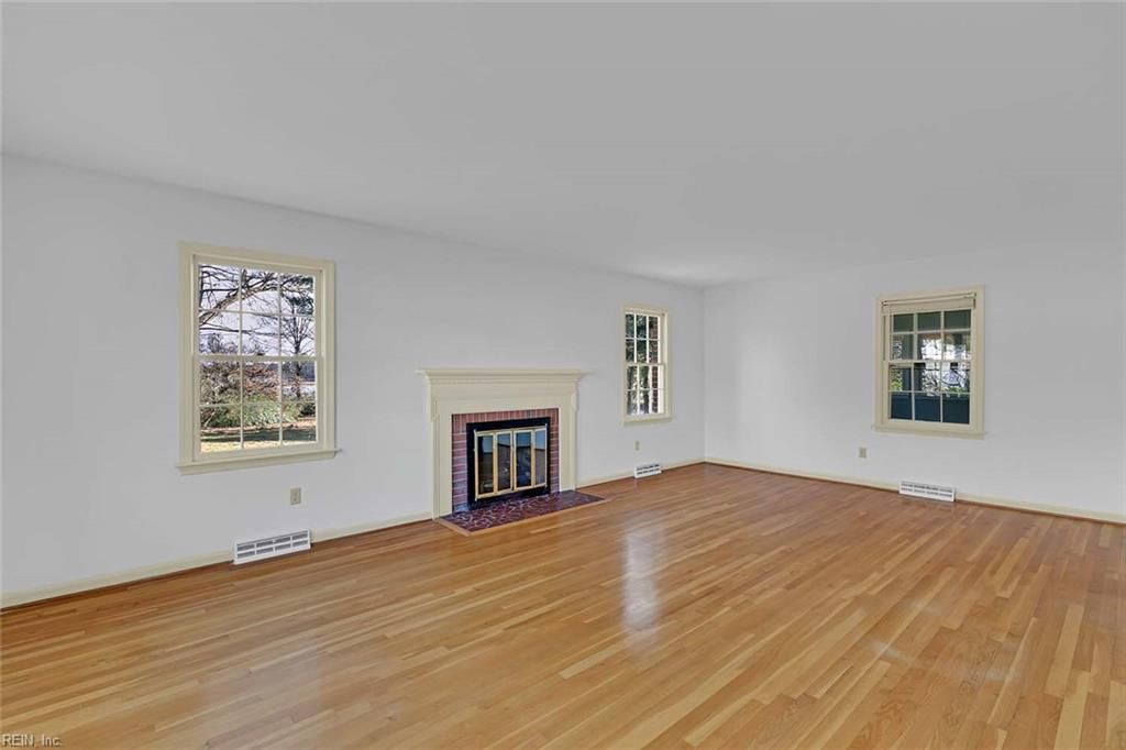 Photo of 109 Beecham Drive, Yorktown, VA 23692 (MLS # 10613192)