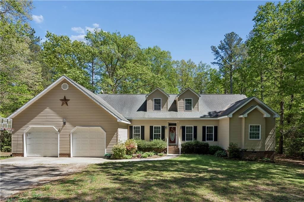 Photo of 10107 Woods Creek Lane, Gloucester, VA 23061 (MLS # 10630339)