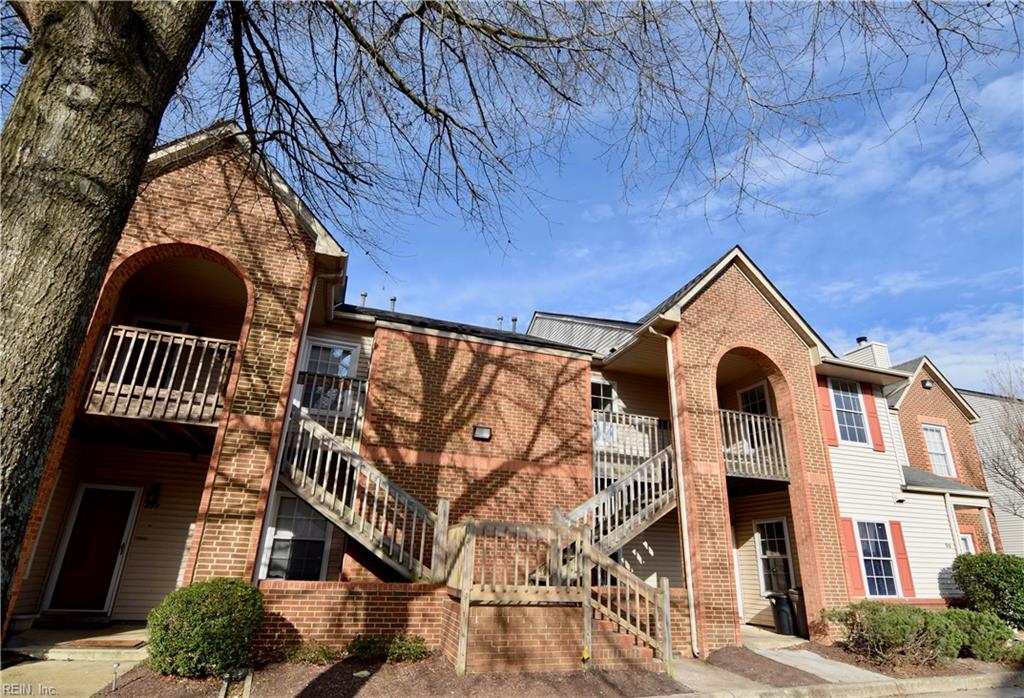 Photo of 909 Gas Light Lane, Virginia Beach, VA 23462 (MLS # 10652393)