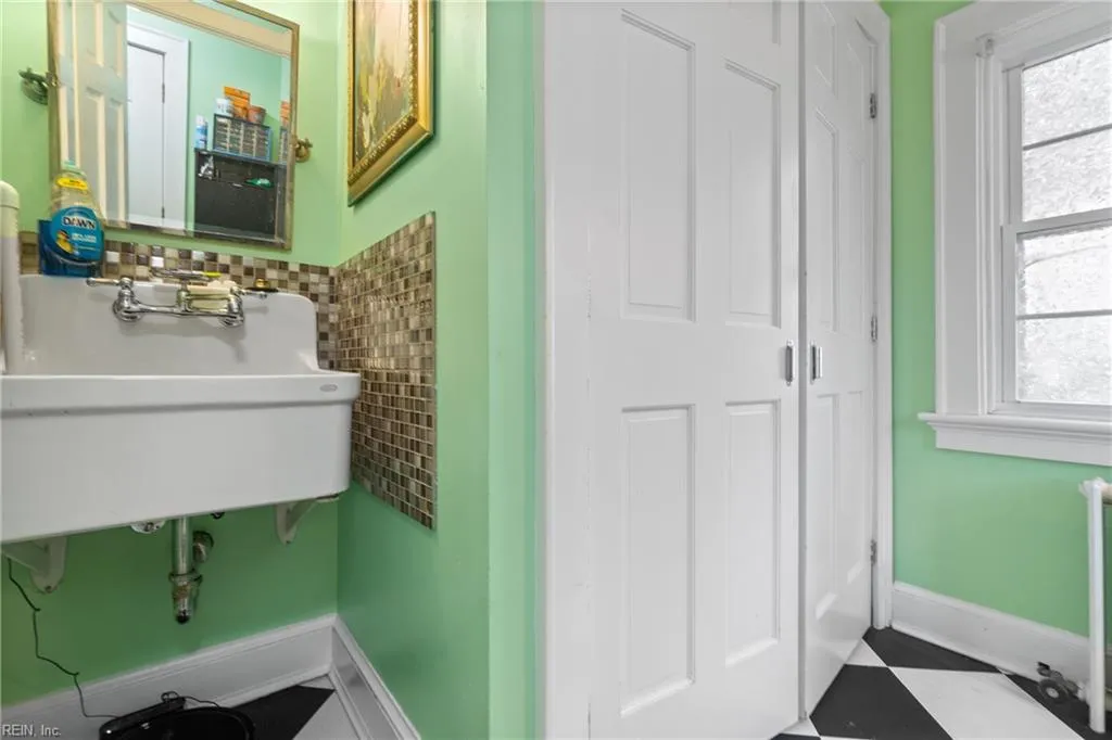 Norfolk, Virginia 23508, United States, 4 Bedrooms Bedrooms, ,2 BathroomsBathrooms,Residential,Active,109981