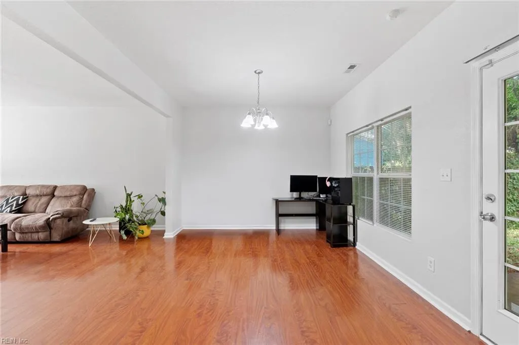 Norfolk, Virginia 23509, United States, 3 Bedrooms Bedrooms, ,3 BathroomsBathrooms,Residential,Active,198900