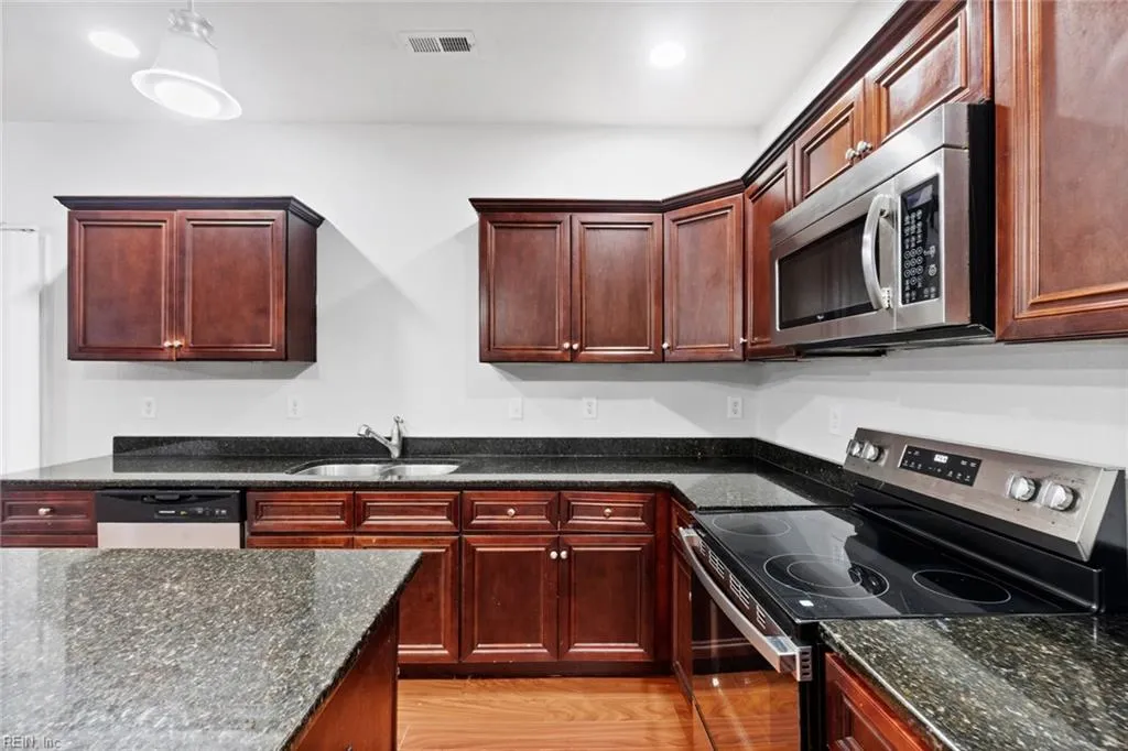 Norfolk, Virginia 23509, United States, 3 Bedrooms Bedrooms, ,3 BathroomsBathrooms,Residential,Active,198900