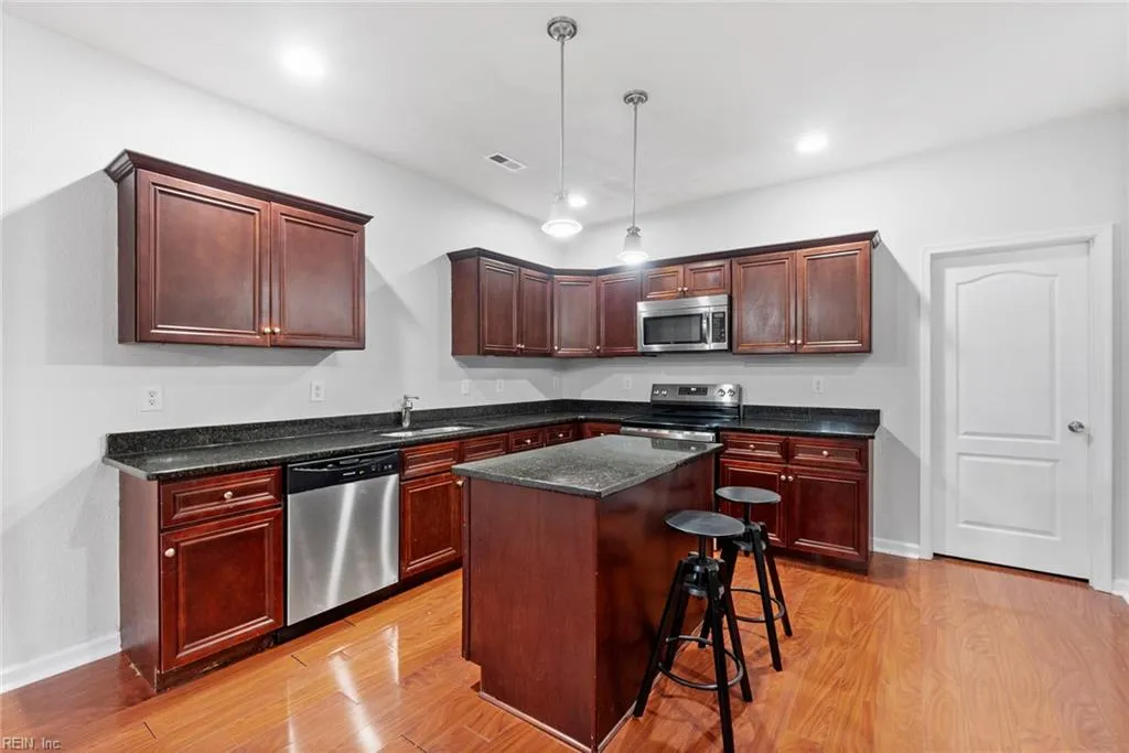 Norfolk, Virginia 23509, United States, 3 Bedrooms Bedrooms, ,3 BathroomsBathrooms,Residential,Active,198900