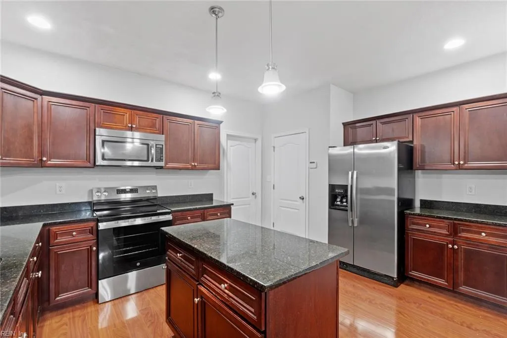 Norfolk, Virginia 23509, United States, 3 Bedrooms Bedrooms, ,3 BathroomsBathrooms,Residential,Active,198900