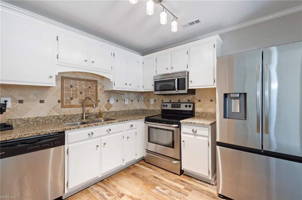 Virginia Beach, Virginia 23454, United States, 3 Bedrooms Bedrooms, ,3 BathroomsBathrooms,Residential,Active,139689