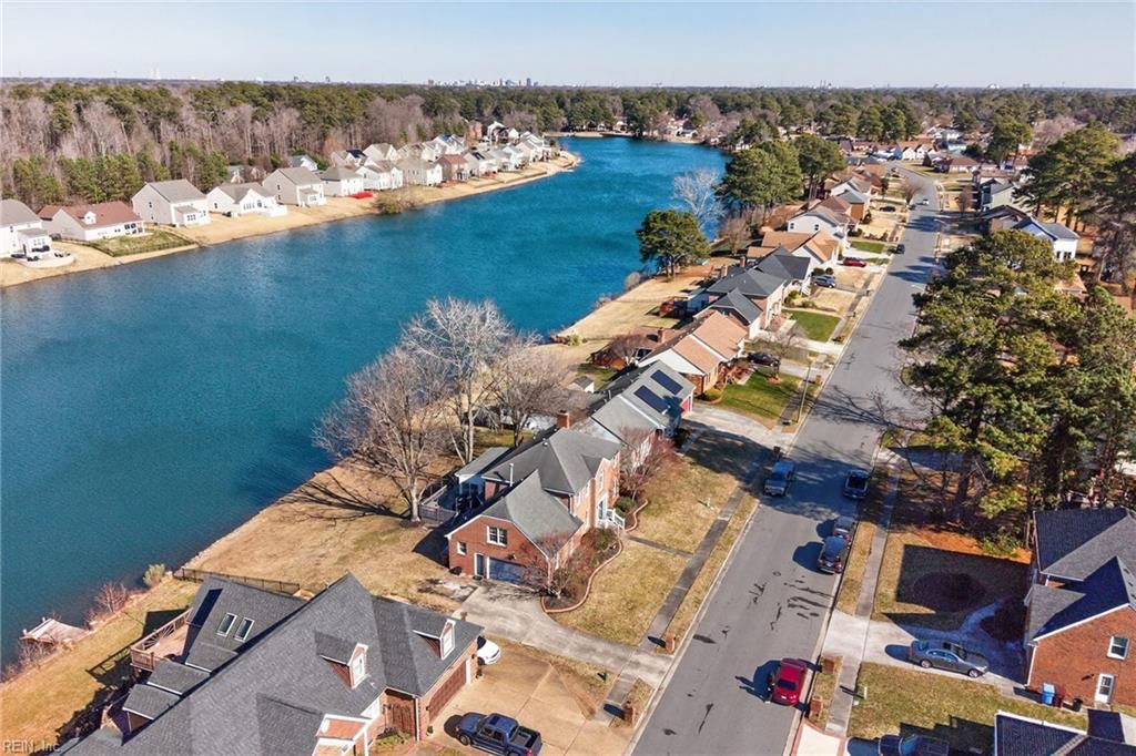 Photo of 4108 Lakeview Drive, Chesapeake, VA 23323 (MLS # 10618231)