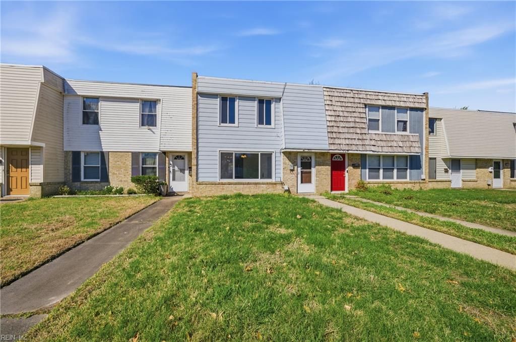 Photo of 965 Clubhouse Road S, Virginia Beach, VA 23452 (MLS # 10626568)