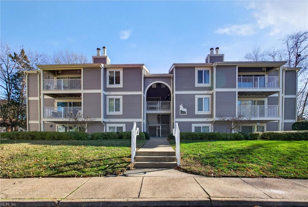 Photo of 1012 Autumn Woods Lane #110, Virginia Beach, VA 23452 (MLS # 10612968)