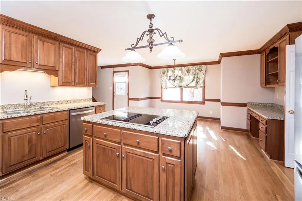 Chesapeake, Virginia 23321, United States, 5 Bedrooms Bedrooms, ,3 BathroomsBathrooms,Residential,Pending,18394