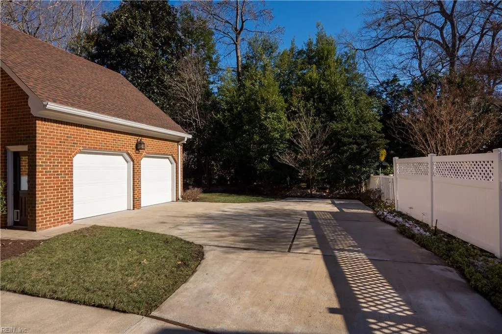 Chesapeake, Virginia 23321, United States, 5 Bedrooms Bedrooms, ,3 BathroomsBathrooms,Residential,Pending,18394