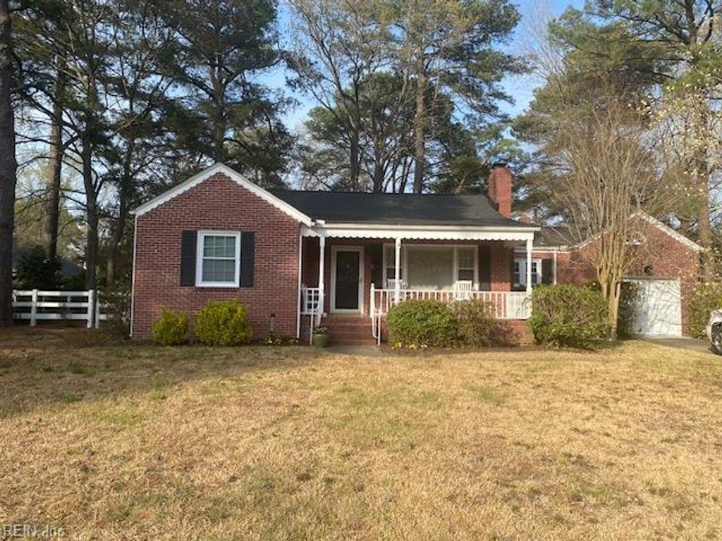 Photo of 2008 sterling point Drive, Portsmouth, VA 23703 (MLS # 10626807)