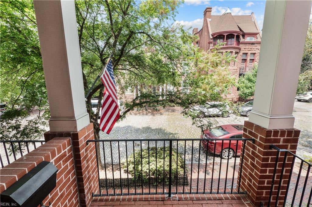 Photo of 255 W Freemason Street, Norfolk, VA 23510 (MLS # 10650350)