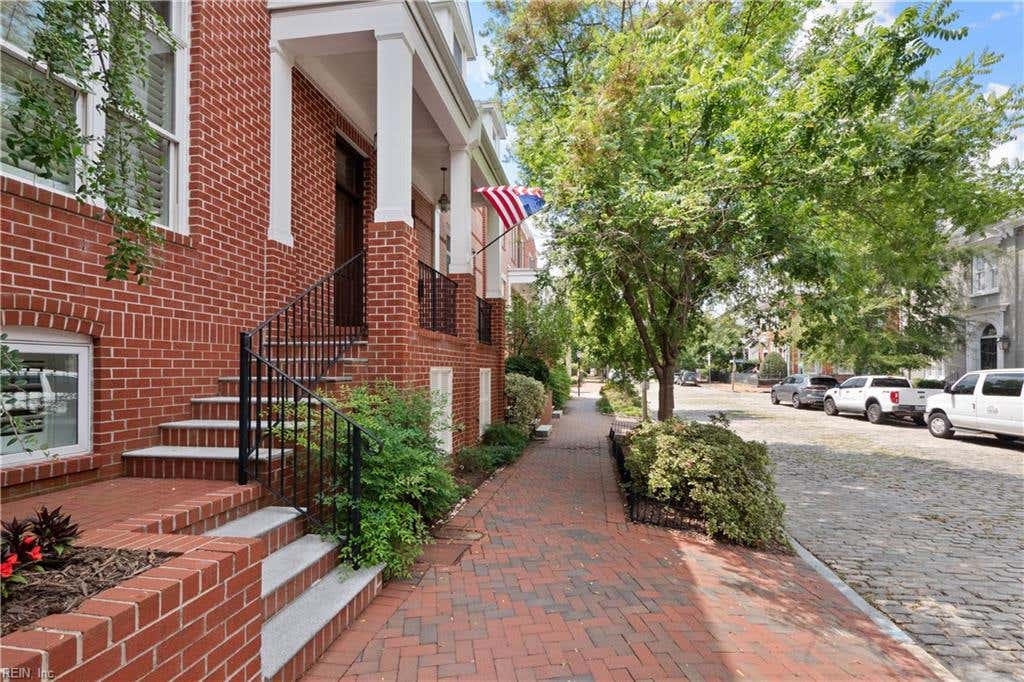 Photo of 255 W Freemason Street, Norfolk, VA 23510 (MLS # 10650350)
