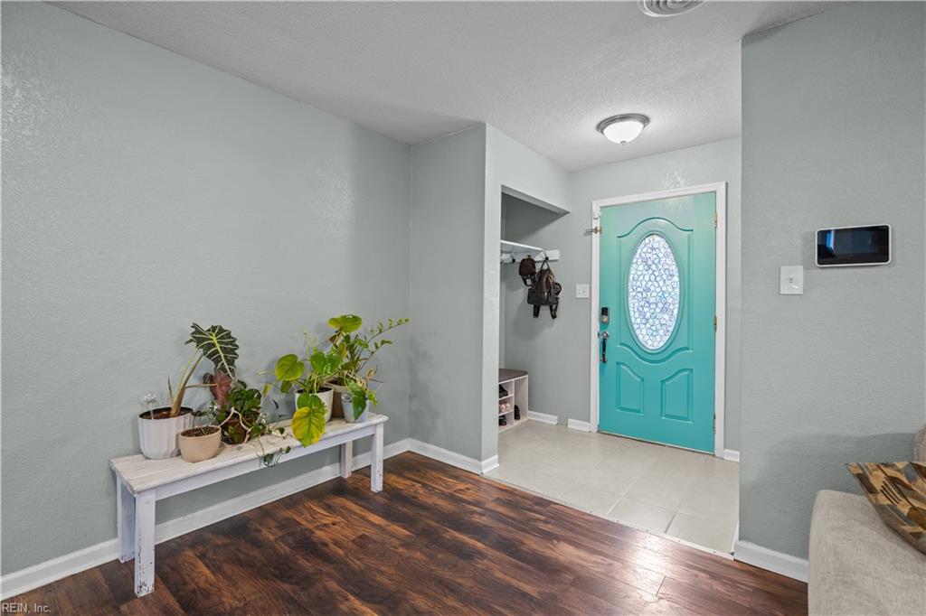 3104 Coach House LN