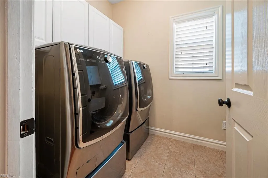 Virginia Beach, Virginia 23456, United States, 5 Bedrooms Bedrooms, ,4 BathroomsBathrooms,Residential,Active,106842