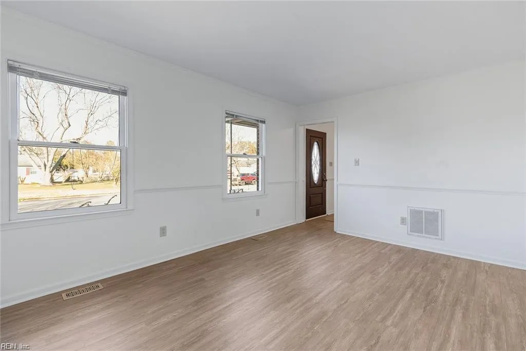 Poquoson, Virginia 23662, United States, 4 Bedrooms Bedrooms, ,3 BathroomsBathrooms,Residential,Active,96466