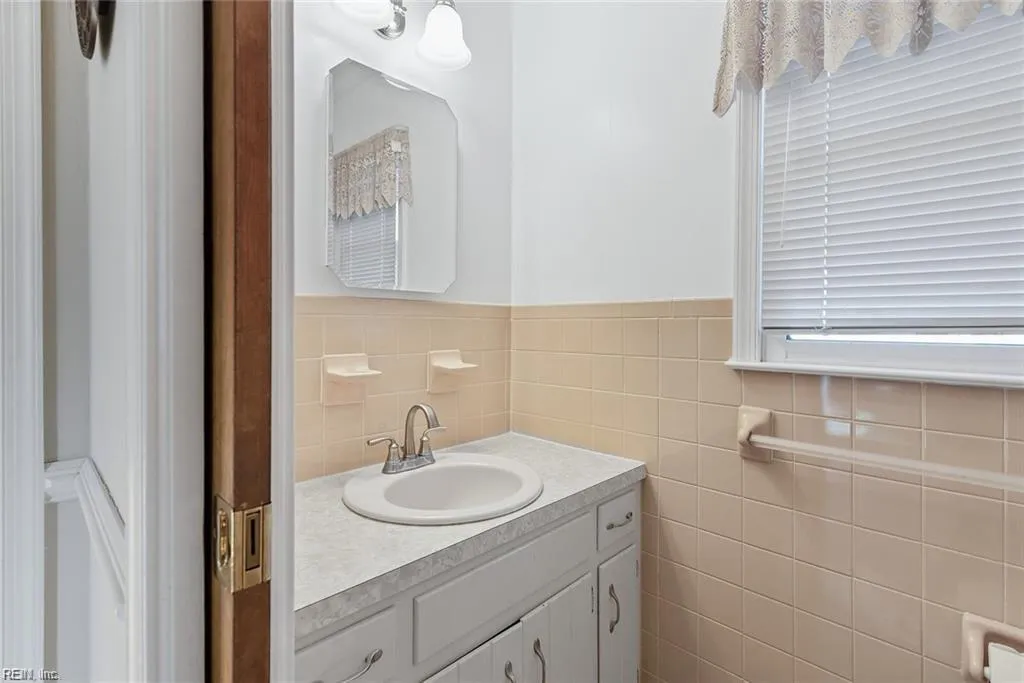 Poquoson, Virginia 23662, United States, 4 Bedrooms Bedrooms, ,3 BathroomsBathrooms,Residential,Active,96466