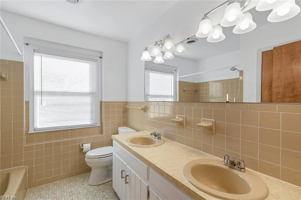 Poquoson, Virginia 23662, United States, 4 Bedrooms Bedrooms, ,3 BathroomsBathrooms,Residential,Active,96466