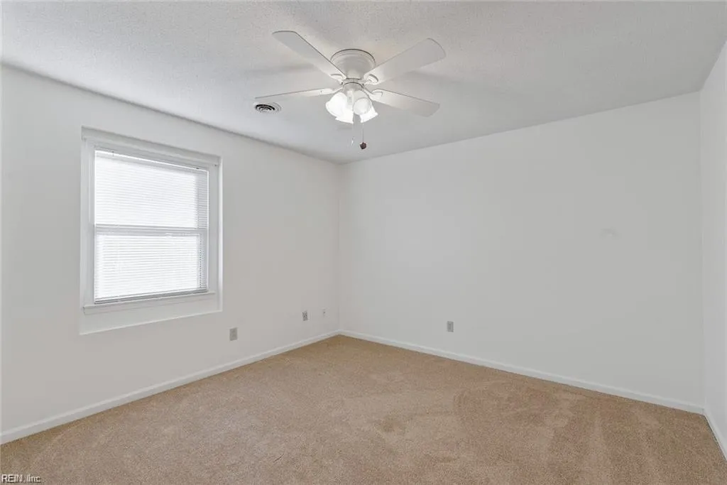 Poquoson, Virginia 23662, United States, 4 Bedrooms Bedrooms, ,3 BathroomsBathrooms,Residential,Active,96466