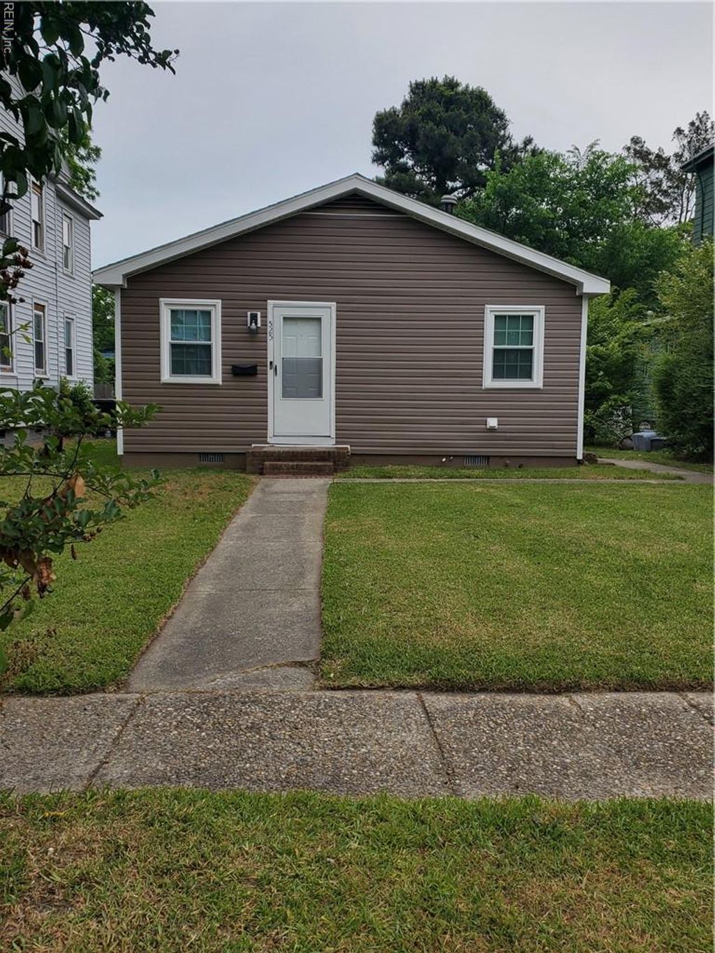 Photo of 525 Mt Vernon Avenue, Portsmouth, VA 23707 (MLS # 10632609)