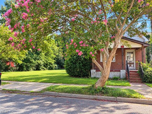 Photo of 127 Filbert Street, Norfolk, VA 23505 (MLS # 10654297)