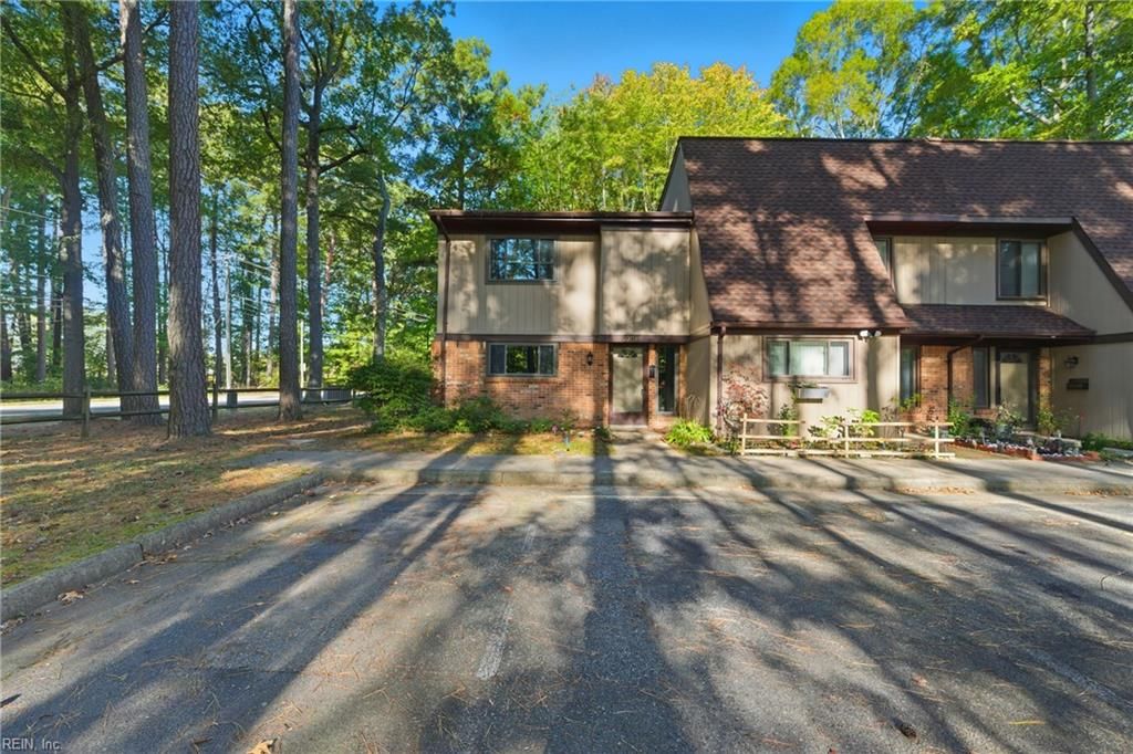 Photo of 1001 Willow Green Drive, Newport News, VA 23602 (MLS # 10607592)