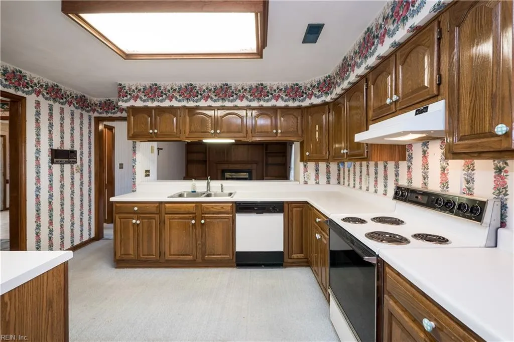 Virginia Beach, Virginia 23452, United States, 4 Bedrooms Bedrooms, ,3 BathroomsBathrooms,Residential,Active,248948