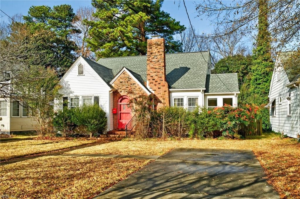 Photo of 1426 Cedar Lane, Norfolk, VA 23508 (MLS # 10614218)