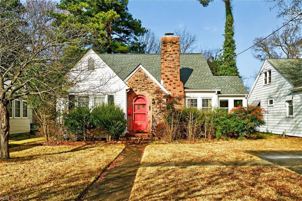 Photo of 1426 Cedar Lane, Norfolk, VA 23508 (MLS # 10614218)