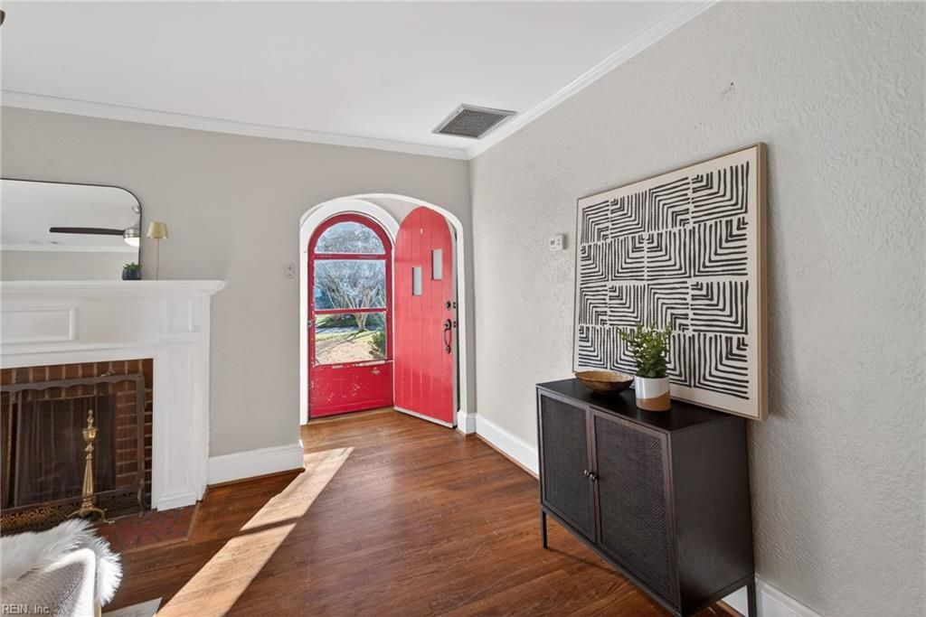 Photo of 1426 Cedar Lane, Norfolk, VA 23508 (MLS # 10614218)