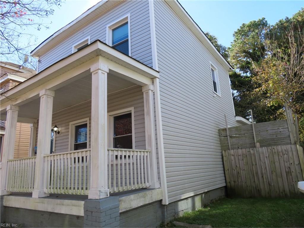 Photo of 813 Summit Avenue, Norfolk, VA 23504 (MLS # 10609302)
