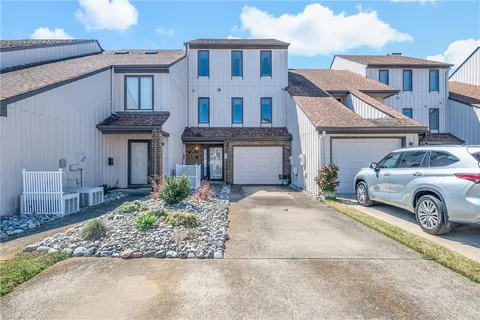 34 Sandie Point Lane, Portsmouth, VA 23701 - #: 10575753