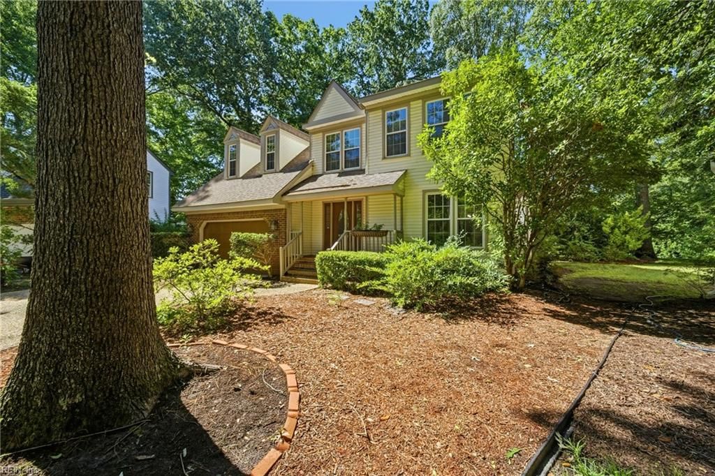 Photo of 2202 Buckingham Green, Newport News, VA 23602 (MLS # 10641508)