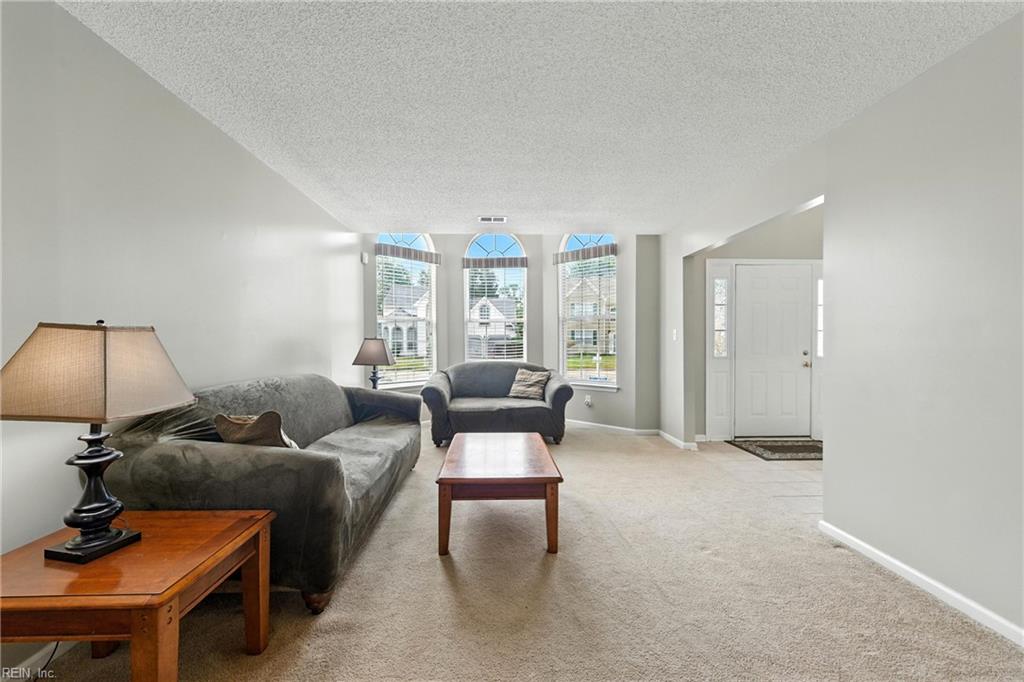 877 Holbrook DR