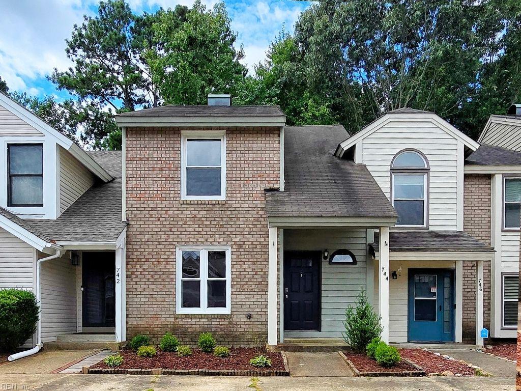 Photo of 744 S Lake Circle, Chesapeake, VA 23322 (MLS # 10651576)