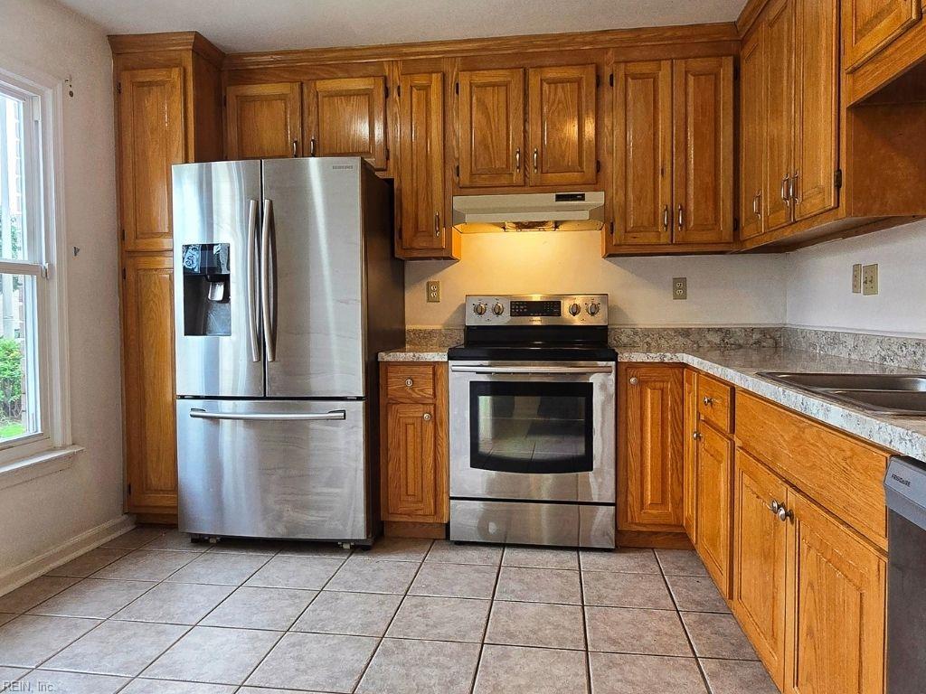 Photo of 744 S Lake Circle, Chesapeake, VA 23322 (MLS # 10651576)