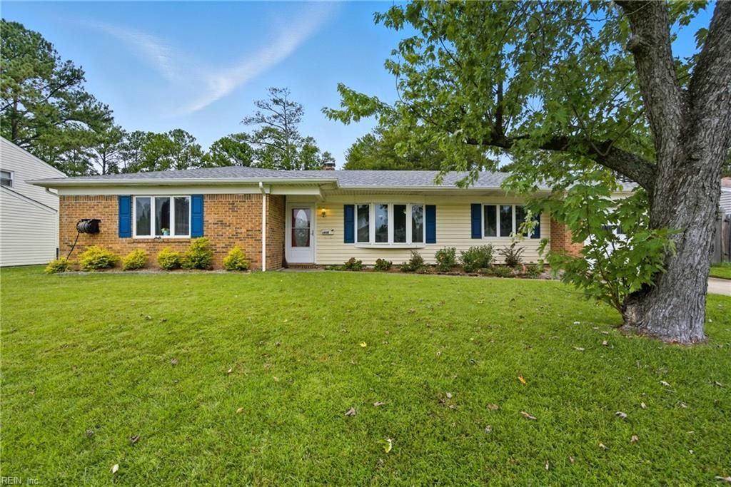 Photo of 3908 Brentwood Crescent, Virginia Beach, VA 23452 (MLS # 10612309)