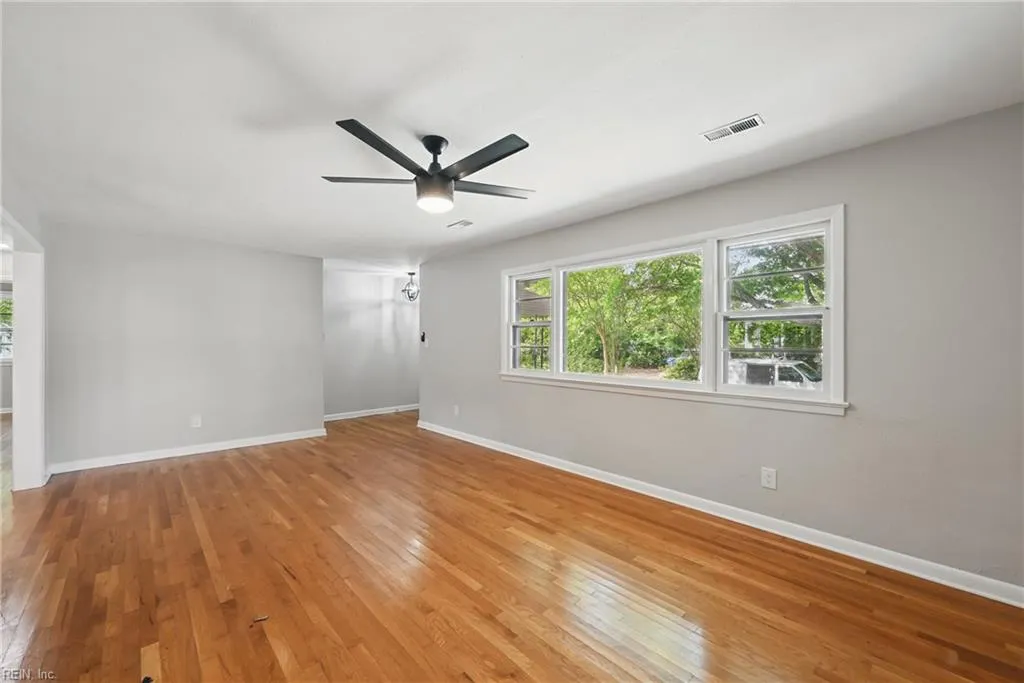 Norfolk, Virginia 23509, United States, 2 Bedrooms Bedrooms, ,1 BathroomBathrooms,Residential,Pending,128060