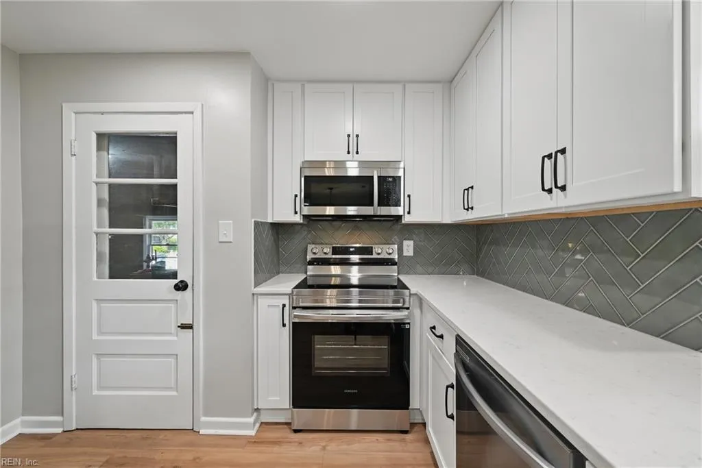 Norfolk, Virginia 23509, United States, 2 Bedrooms Bedrooms, ,1 BathroomBathrooms,Residential,Pending,128060