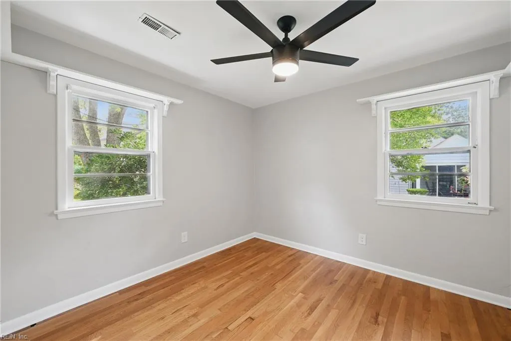 Norfolk, Virginia 23509, United States, 2 Bedrooms Bedrooms, ,1 BathroomBathrooms,Residential,Pending,128060