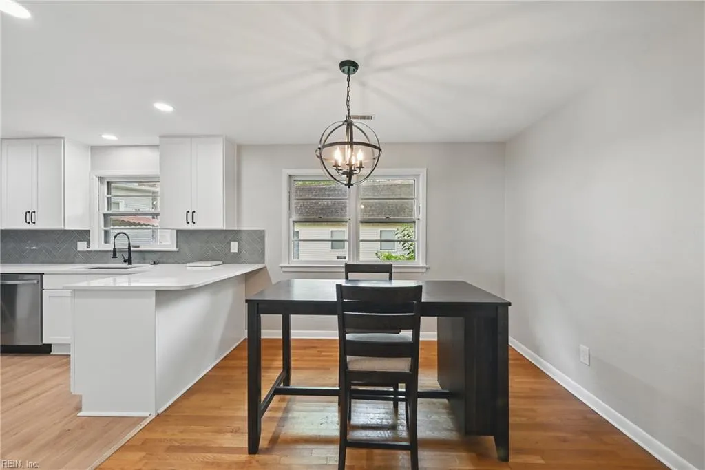 Norfolk, Virginia 23509, United States, 2 Bedrooms Bedrooms, ,1 BathroomBathrooms,Residential,Pending,128060