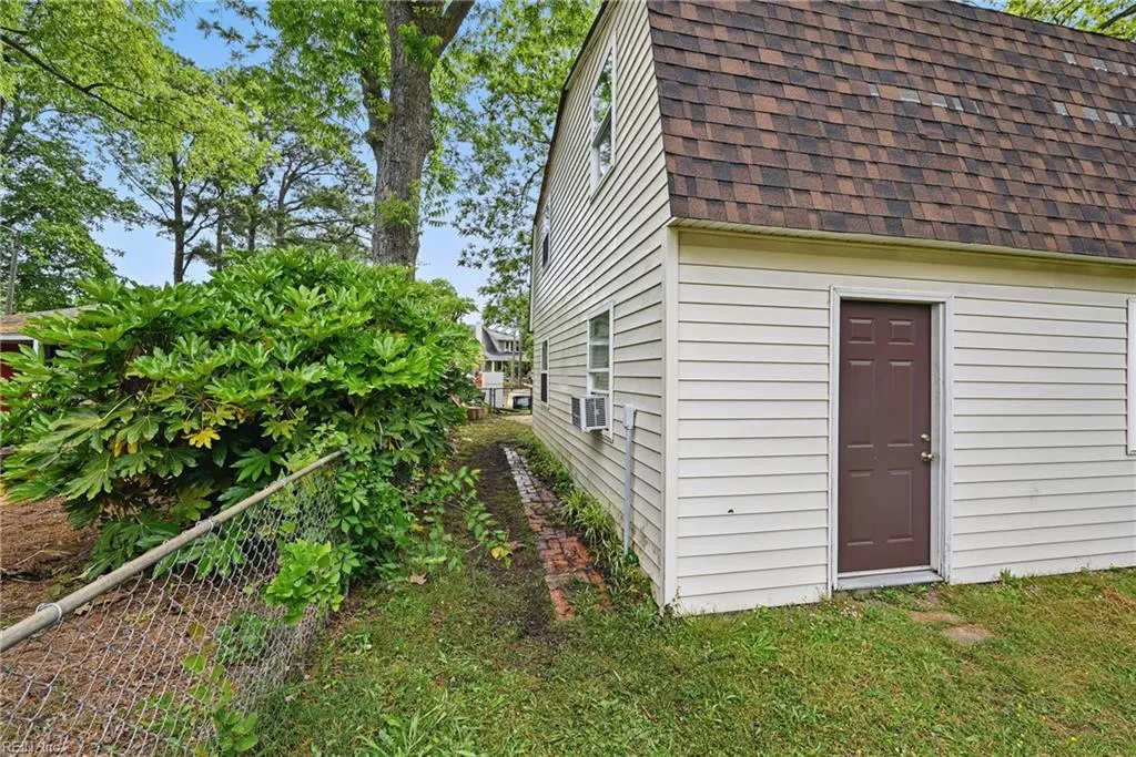 Norfolk, Virginia 23509, United States, 2 Bedrooms Bedrooms, ,1 BathroomBathrooms,Residential,Pending,128060