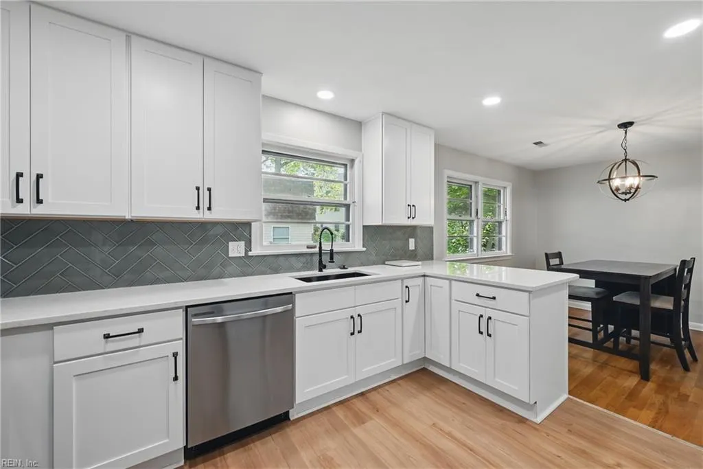 Norfolk, Virginia 23509, United States, 2 Bedrooms Bedrooms, ,1 BathroomBathrooms,Residential,Pending,128060