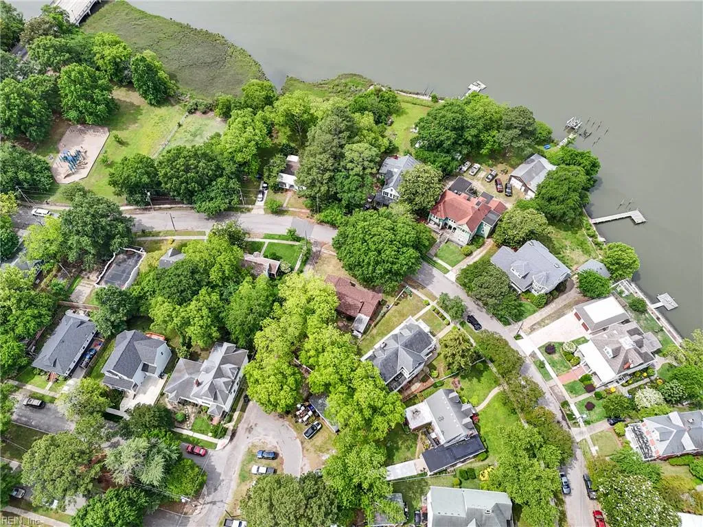 Norfolk, Virginia 23509, United States, 2 Bedrooms Bedrooms, ,1 BathroomBathrooms,Residential,Pending,128060