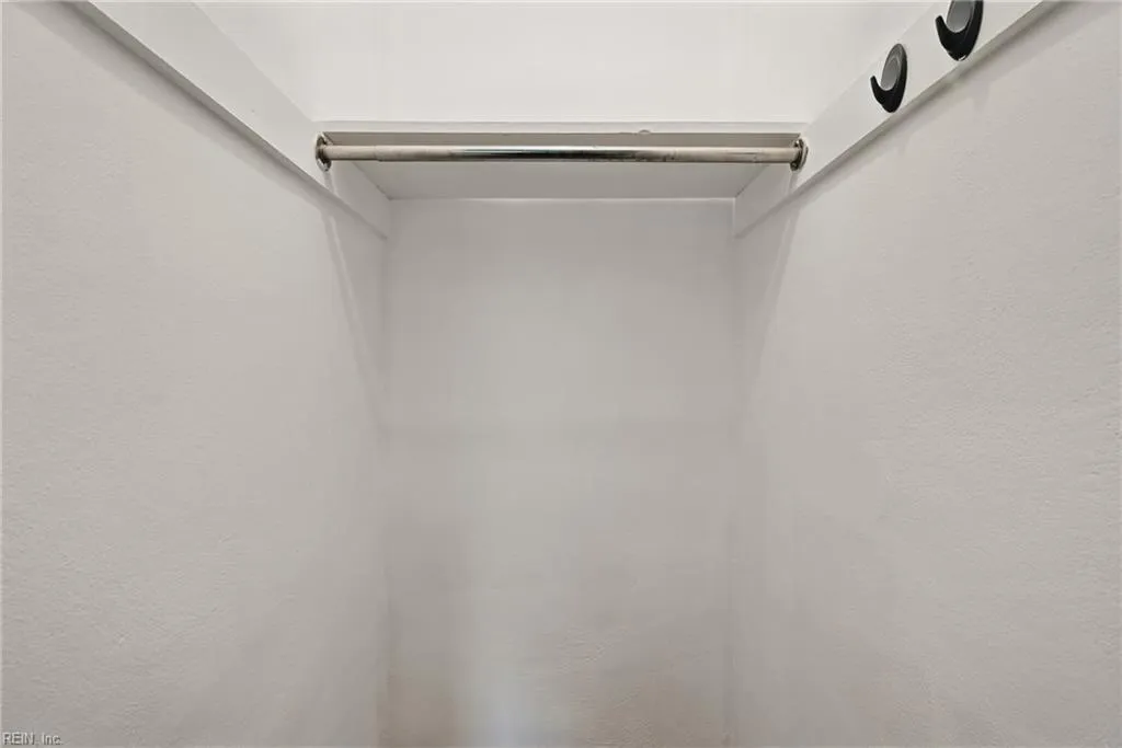 Norfolk, Virginia 23509, United States, 2 Bedrooms Bedrooms, ,1 BathroomBathrooms,Residential,Pending,128060