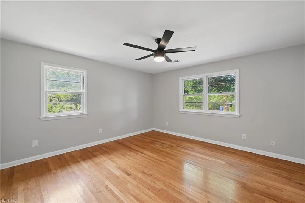 Norfolk, Virginia 23509, United States, 2 Bedrooms Bedrooms, ,1 BathroomBathrooms,Residential,Pending,128060