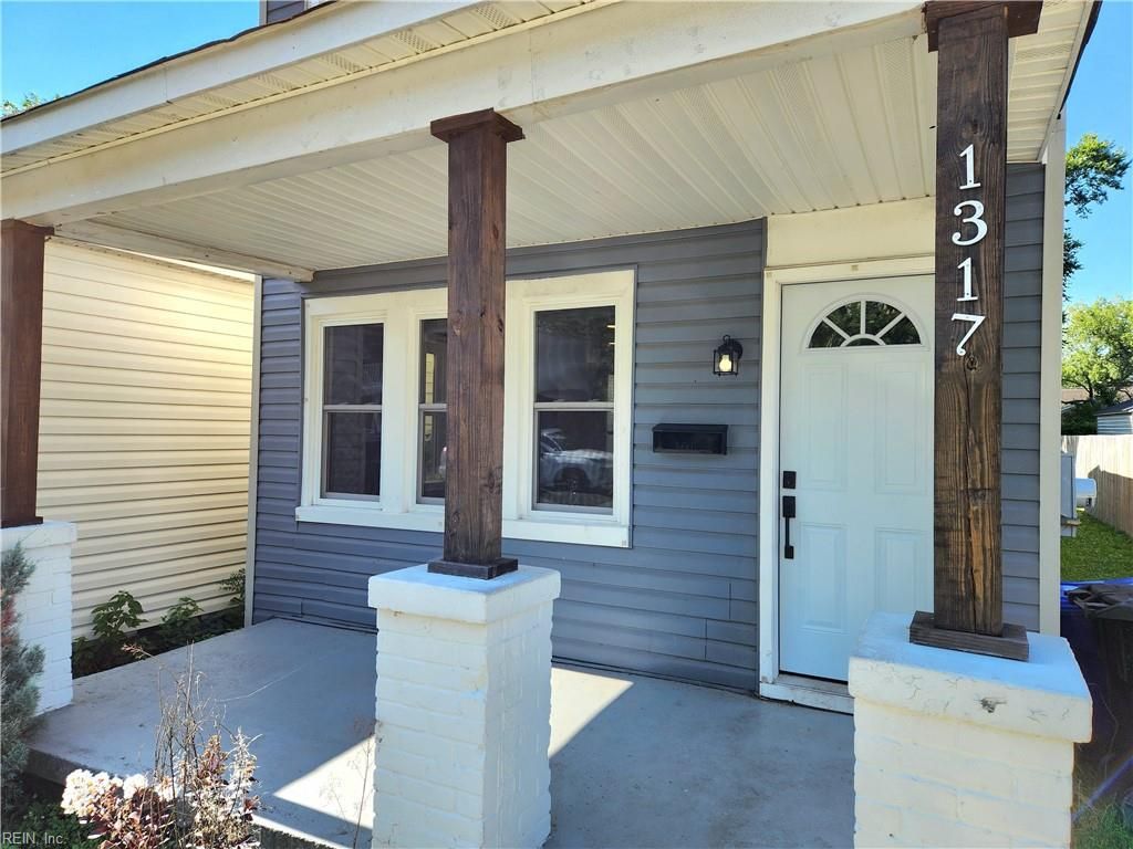 Photo of 1317 Summit Avenue, Portsmouth, VA 23704 (MLS # 10620026)